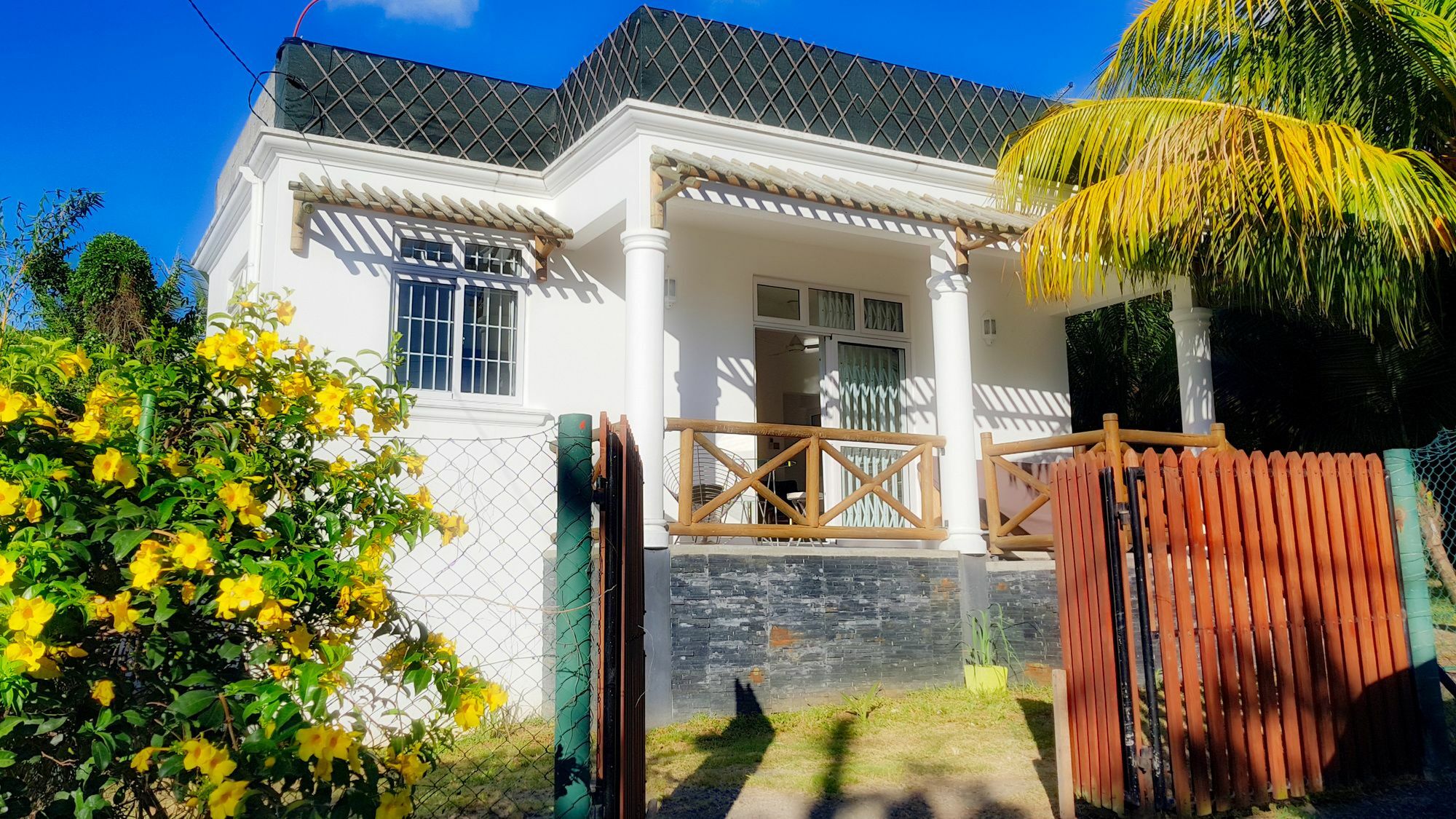 Seven Apartments Ла Гулет Екстериор снимка